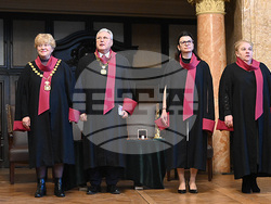 Ръководството на Медицинския факултет и на Софийския университет на тържествената церемония. 