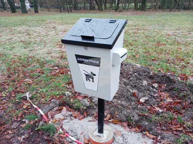 За първи път в градските паркове на Плевен ще има кошчета за кучешки отпадъци 