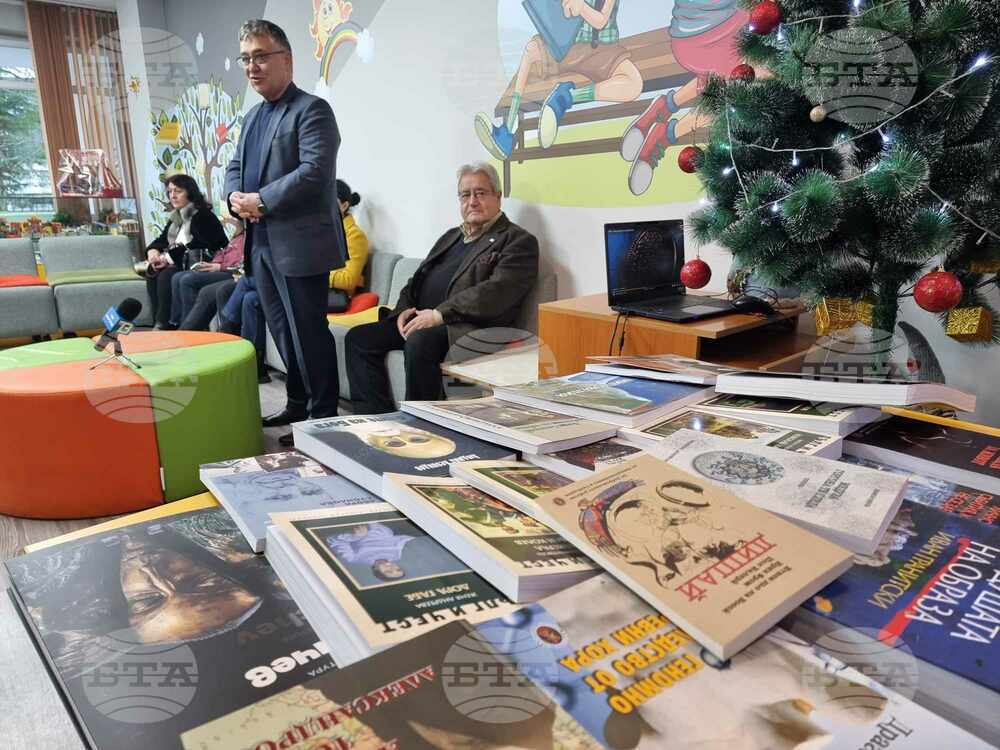 Кюстендилската библиотека получи предколедно дарение с книги
