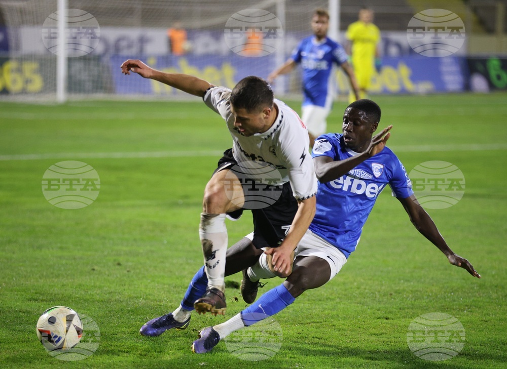 Славия победи като гост Спартак 1918 Варна, столичният тим завърши мача с 10 души