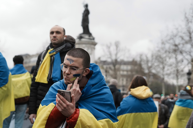 Франция обяви създаването на фонд от 1 милион евро за прием на украински творци и културни дейци, но също и на руски творци дисиденти