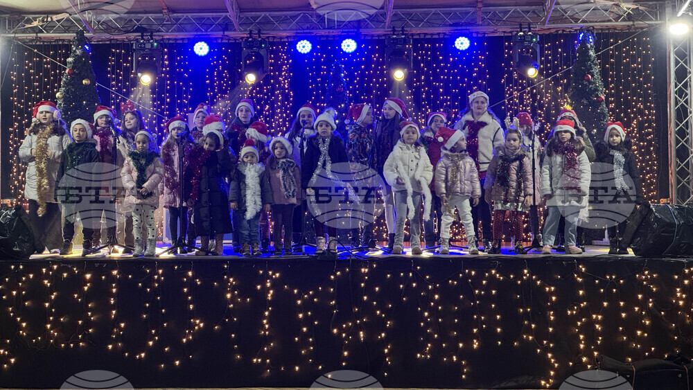 Казанлък - запалване на коледните светлини