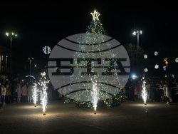 Казанлък - запалване на коледните светлини