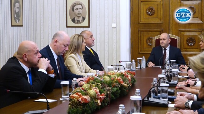 Радвам се, че парламентът започва да работи по същество, каза президентът Радев на срещата с ГЕРБ-СДС