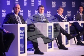 „Пауърс Съмит" - форум -