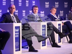 „Пауърс Съмит" - форум -