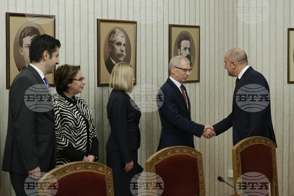 President Radev Meets Continue the Change - Democratic Bulgaria in Talks on Future Cabinet