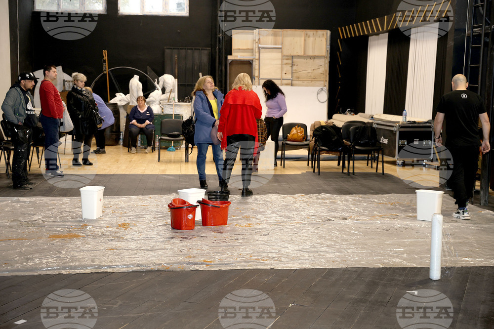 Варна - сцена „Филиал“ на Варненския драматичен театър „Стоян Бъчваров“ - теч от покрива