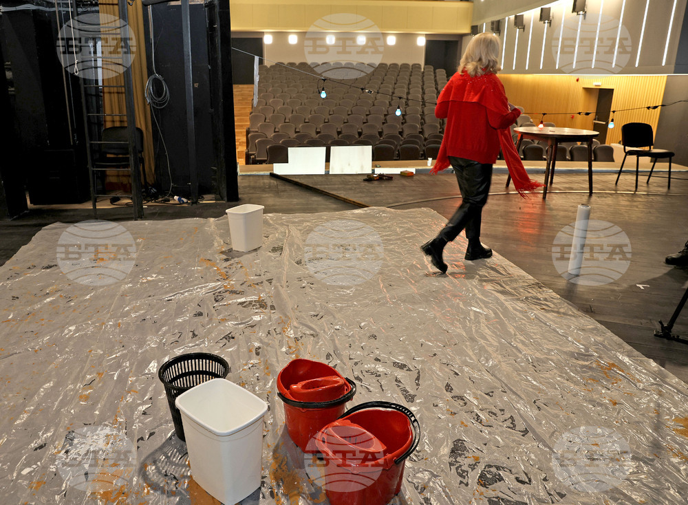 Варна - сцена „Филиал“ на Варненския драматичен театър „Стоян Бъчваров“ - теч от покрива