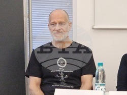 Изложбата „Хроники от стомана. Хладно оръжие от българското Средновековие“. На снимката: Мирослав Лесичков.  Снимки: Ваня Сухарова/БТА