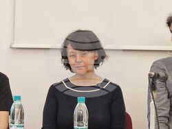 Изложбата „Хроники от стомана. Хладно оръжие от българското Средновековие“. На снимката: гл. ас. д-р Петя Пенкова.  Снимки: Ваня Сухарова/БТА