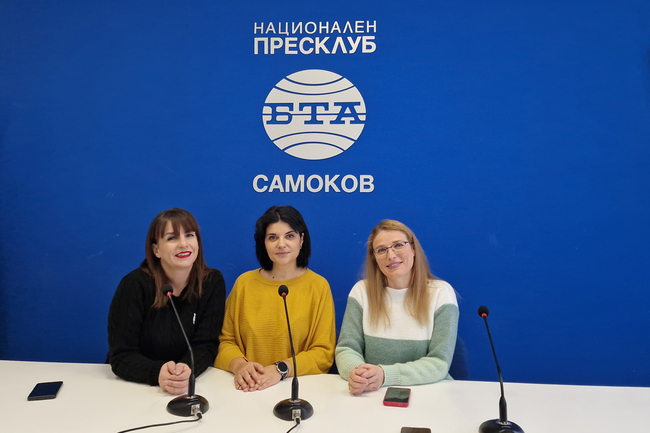 Общо 134 деца и възрастни хора в нужда от община Самоков ще получат подаръци в кампанията „Усмивка за Коледа “