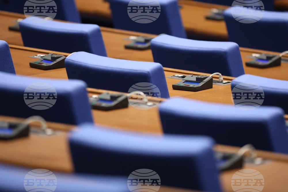 Парламентът ще изслуша служебния министър-председател Димитър Главчев и осем министри от кабинета според проектопрограмата на Народното събрание