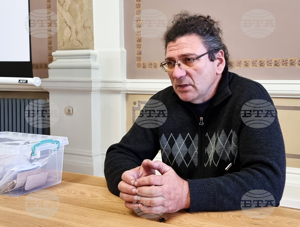 Златни пиърсинги и меден прототип на рибарска кукичка откриха археолозите във Варненския некропол