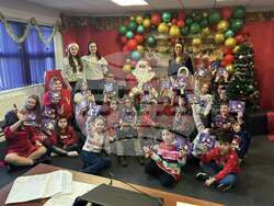 Благотворителен коледен базар организираха от Първо българско училище „Иван Вазов” в град Арма, Северна Ирландия