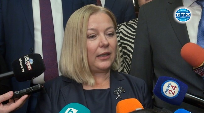 Общата позиция на ПП-ДБ е, че трябва да има редовно правителство, няма разделение, заяви Надежда Йорданова