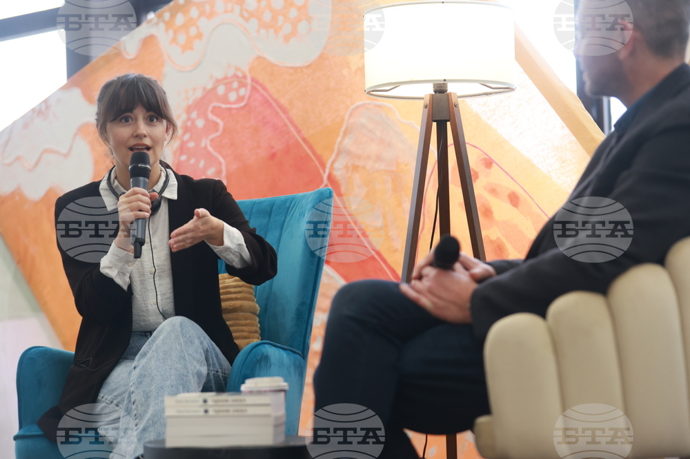 Коледен панаир на книгата - срещи с писатели - Лана Басташич