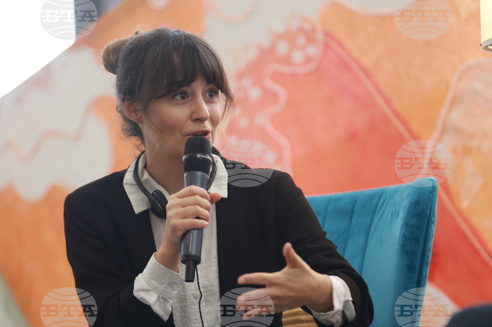 Коледен панаир на книгата - срещи с писатели - Лана Басташич