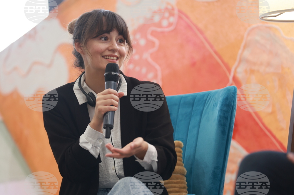 Коледен панаир на книгата - срещи с писатели - Лана Басташич