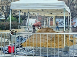 Пол и Реми Хогарт - скулптура от пясък