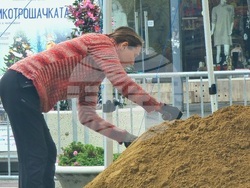 Пол и Реми Хогарт - скулптура от пясък - Бургас