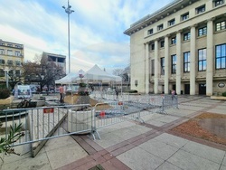 Пол и Реми Хогарт - скулптура от пясък