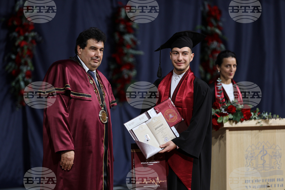 Пловдив - Медицински университет - абсолвенти - дипломи - тържествена церемония