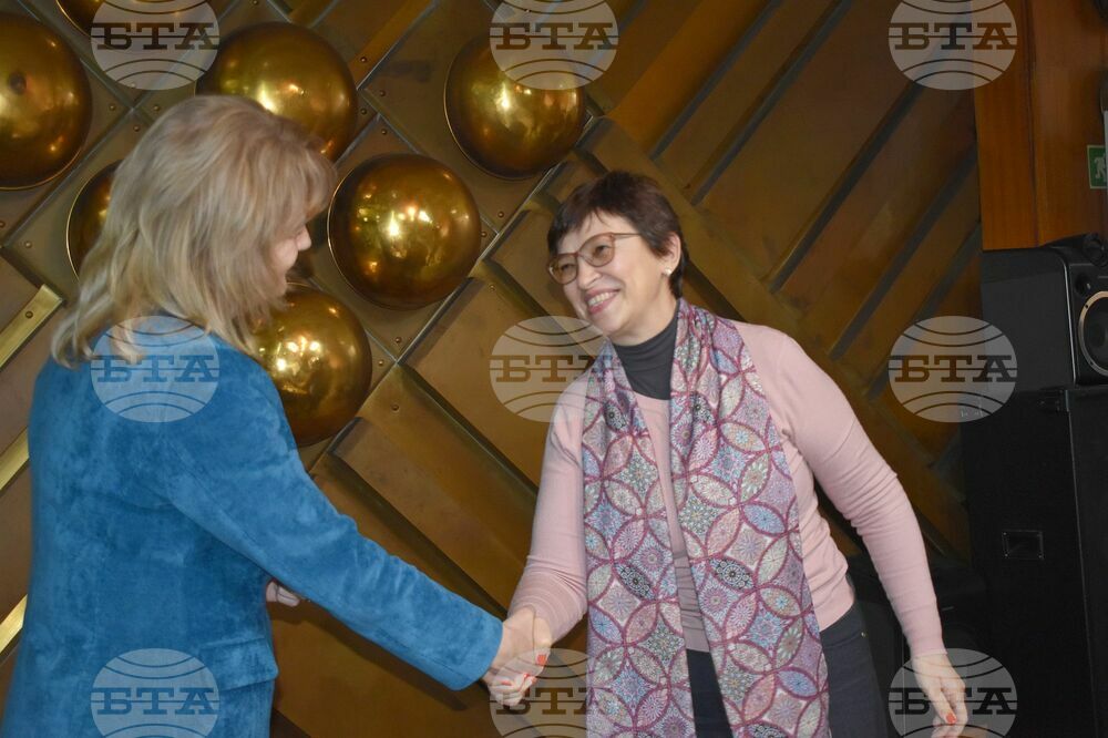 Община Разград: Заместник-кметът Елка Неделчева приветства участниците в младежка среща „Образование за човешките права – инструмент за промяна в обществото“