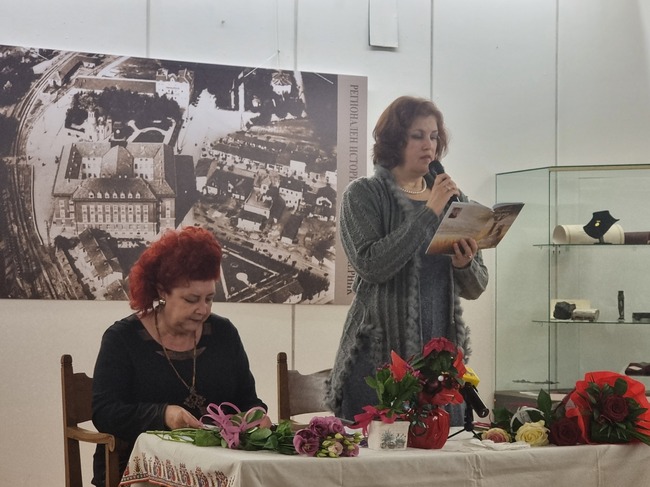 Първата си самостоятелна стихосбирка "Младост и любов" представи тази вечер перничанката Анна Йорданова