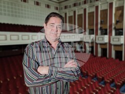 Тенорът Пеньо Пирозов пред БТА, снимка – Даниел Димитров/БТА