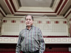 Тенорът Пеньо Пирозов пред БТА, снимка – Даниел Димитров/БТА