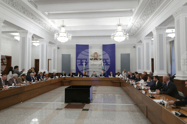 Предложение за промяна на реда за ползването на бащинския отпуск ще обсъди Националният съвет за тристранно сътрудничество 