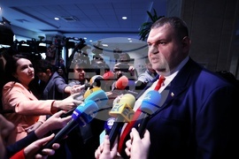 Народно събрание - кулоари - Делян Пеевски - брифинг