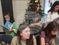 Второкласници от училище „Валери Петров“ в Плевен изпратиха ръчно изработени картички до учениците от училище „Родна реч“ в Сарасота, САЩ