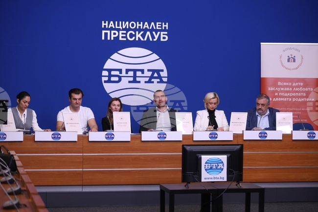Национален пресклуб на БТА - София - споделено родителство - пресконференция 