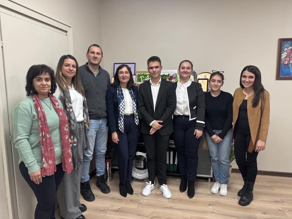 Община Стара Загора: Зам.-кметът Надежда Чакърова и Младежкият общински съвет – заедно в празничните инициативи и нови проекти