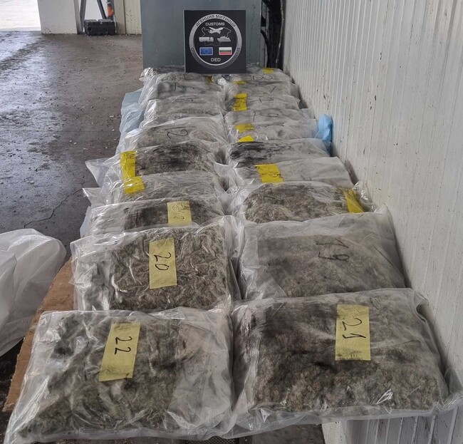 Агенция „Митници“: Марихуана в тайници на два леки автомобила откриха митническите служители на МП Капитан Андреево