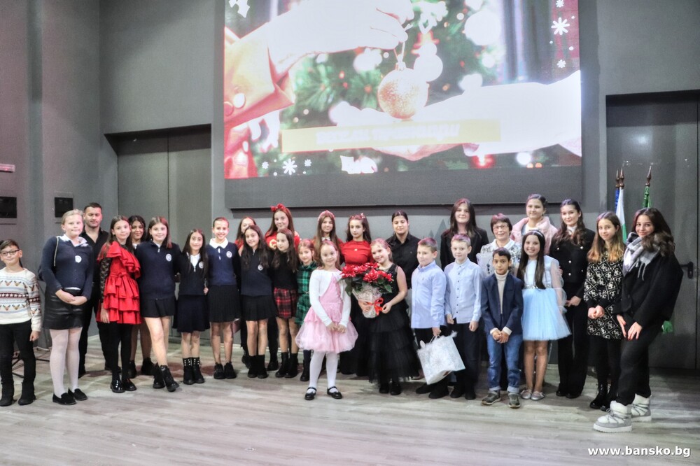 Община Банско: Пълна зала за малките пианисти и певци на Банско