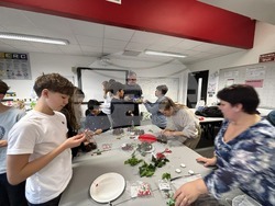 Коледна работилница събра ученици и родители в Българското неделно училище „Васил Левски“ в Кеймбридж, Великобритания