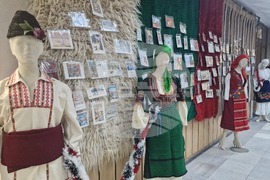 Хасково - Регионална библиотека - изложба „Новогодишна ретро поща“