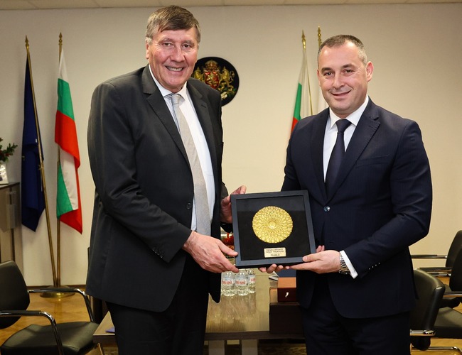 Bulgarian Youth and Sports Minister Confers with Montenegrin Counterpart