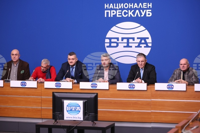 Политическата система на страната ни е изчерпана и трябва да се промени, каза адвокат Росен Рашков от Гражданска инициатива „Будители“