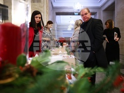 Народно събрание - коледен базар