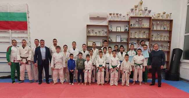 Община Русе: Двама шампиони от СК „Динамо“ бяха наградени от кмета Пенчо Милков