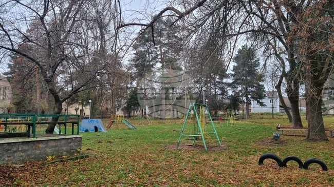 Близо 200 трайно безработни и младежи до 29 години работят по програми за благоустрояване и хигиенизиране в община Попово