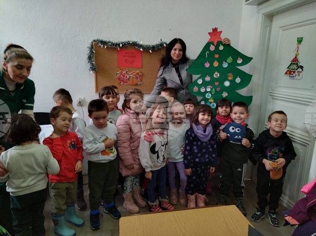 Коледна работилница за деца организира Регионална библиотека „Николай Вранчев” в Смолян