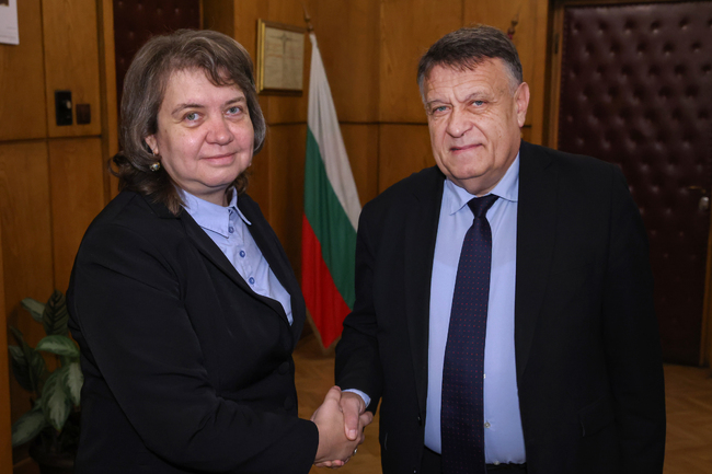 Председателят на Народното събрание Наталия Киселова разговаря с ректора на Софийския университет „Св. Климент Охридски“ проф. Георги Вълчев