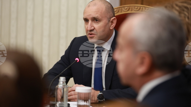 Българските граждани очакват стабилност и отговорност в управлението - независимо кое е то, заяви президентът Румен Радев