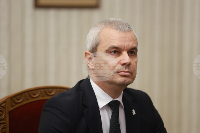 Ще предложим кабинет на малцинството и ще разговаряме с всички, които биха подкрепили програмата ни, каза Костадин Костадинов