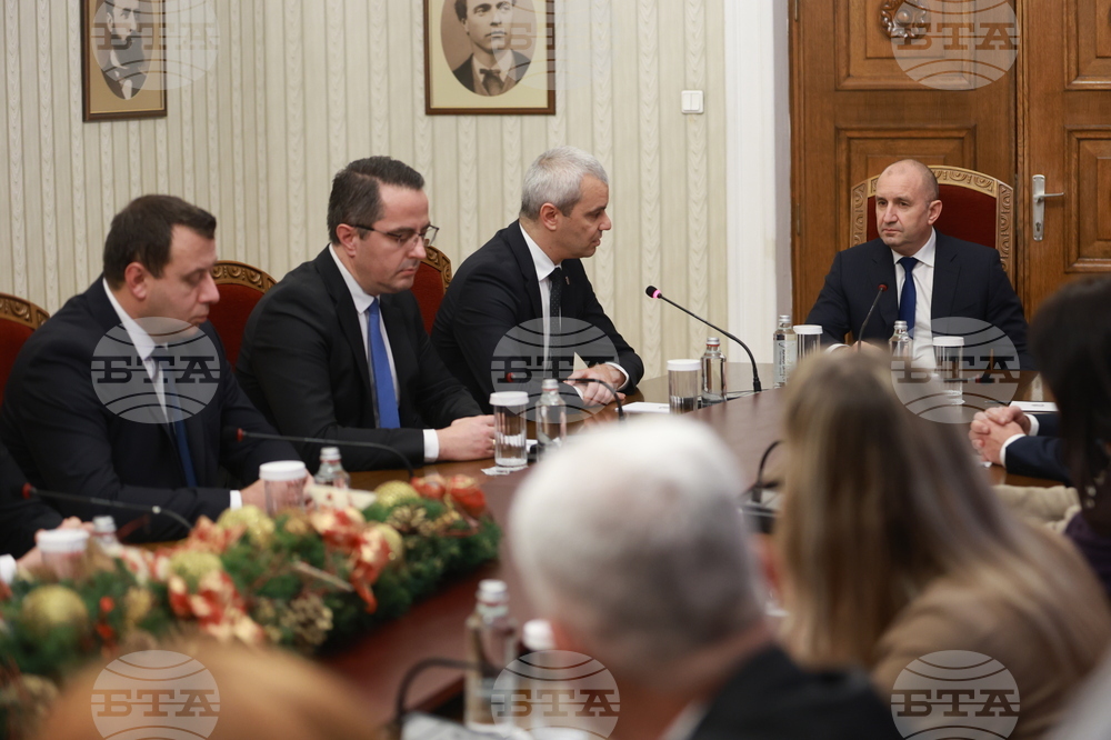 Parliament Can and Should Work While Cabinet-forming Negotiations Take Place, President Says at Meeting with Vazrazhdane
